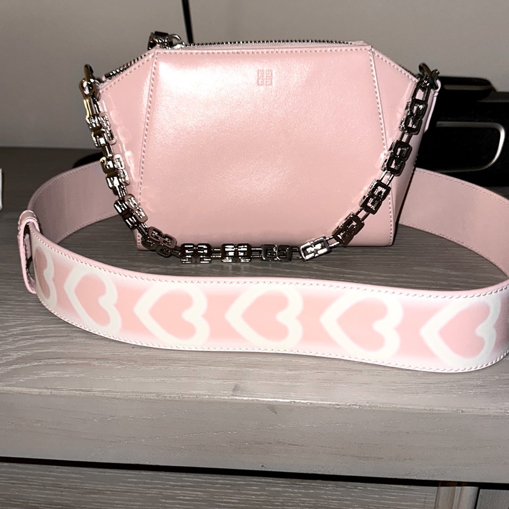 Beautiful MINT baby PINK 💅🏼 👛🎀💞 Givenchy bag!